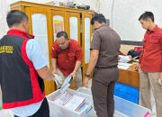 Kajari Binjai & Tim Penyidik Lakukan Penggeledahan di Kantor Dinas PUTR Kota Binjai