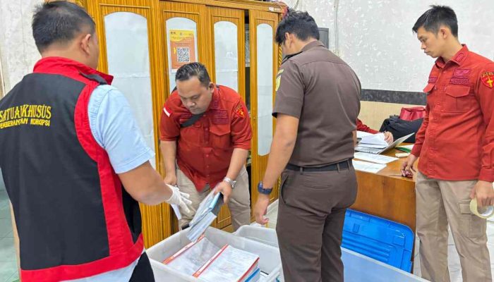 Kajari Binjai & Tim Penyidik Lakukan Penggeledahan di Kantor Dinas PUTR Kota Binjai